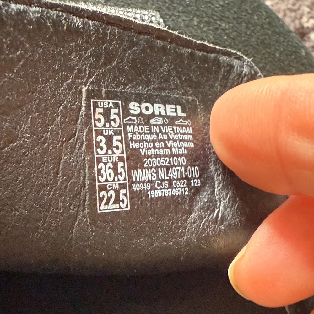 Sorel Woman’s Black Suede slip on mules - Picture 3 of 4